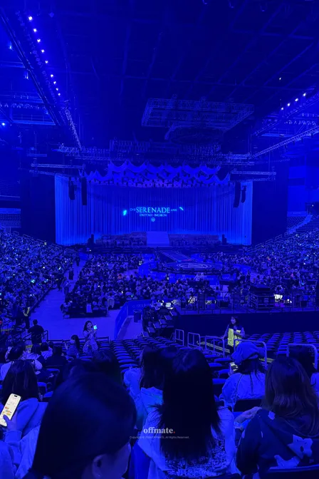 2층 209구역 E열 6번 포스터 이미지