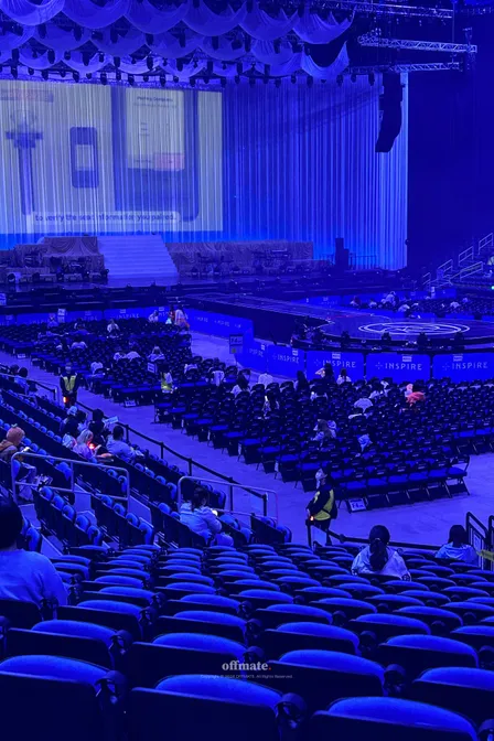 2층 210구역 C열 12번 포스터 이미지