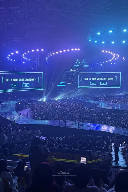 2층 37구역 8열 12번 포스터 이미지