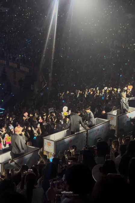 2층 35구역 12열 5번 포스터 이미지