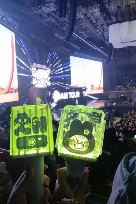 1층 15구역 21열 7번 포스터 이미지