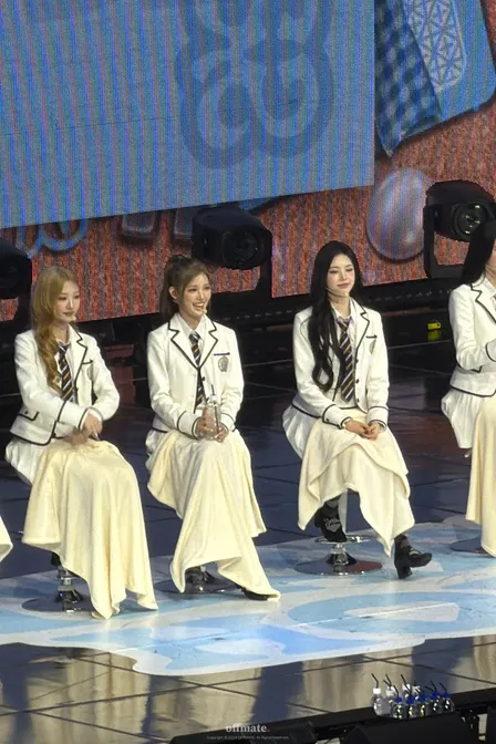 2층 A4구역 6열 10번 포스터 이미지