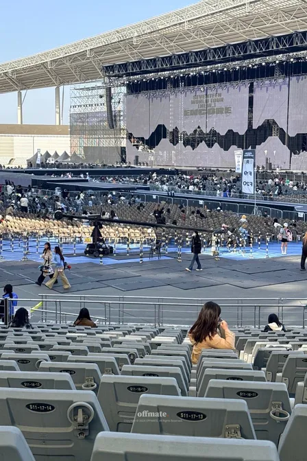 2층 S11구역 20열 13번 포스터 이미지