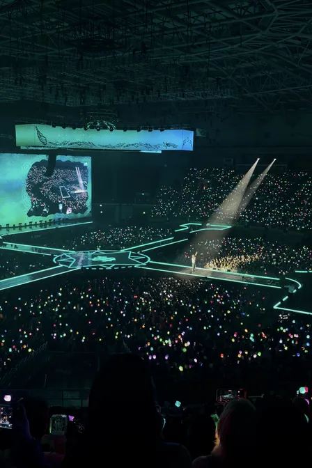 2층 38구역 16열 11번 포스터 이미지